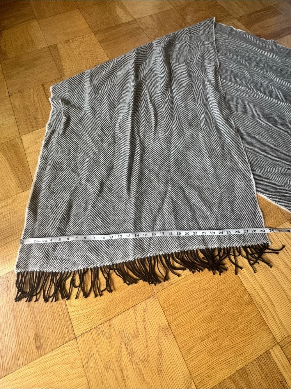 SUISTUDIO Alpaca Blanket Scarf Fringe Large Wide Black White Suit Supply